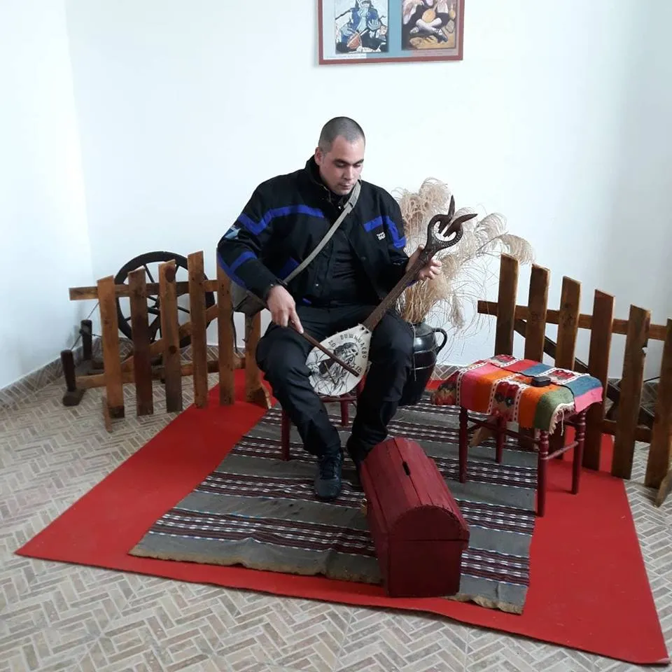 Интерактивни кутак са гуслама у Етно поставци Филип Вишњић